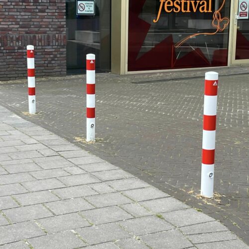 Uitneembare parkeerpalen D76mm 32 Deze verrassend voordelige uitneembare parkeerpalen worden geleverd inclusief driekantsleutel.